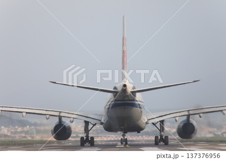 飛行機 飛行機 137376956