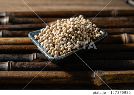 White pepper 137376980