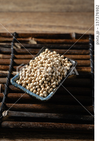 White pepper 137376982