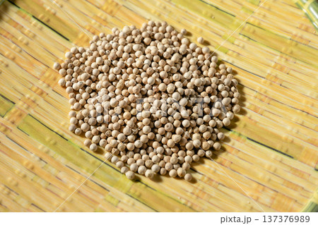 White pepper 137376989