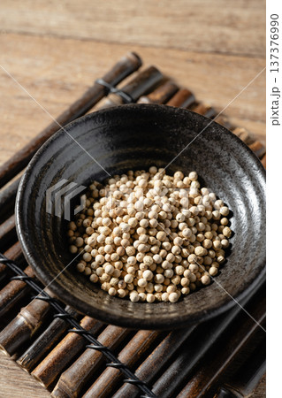 White pepper 137376990