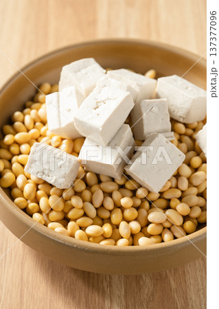 Tofu 137377096