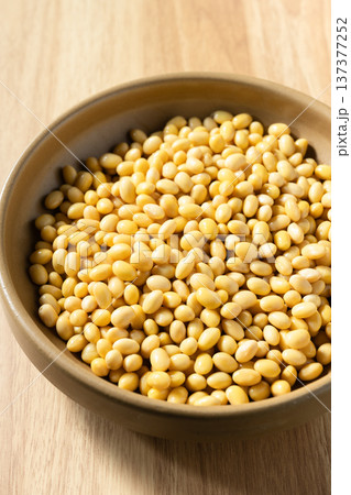 soy beans soy beans 137377252