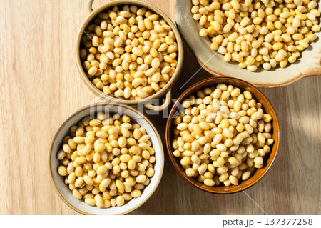soy beans soy beans 137377258