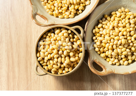 soy beans  137377277