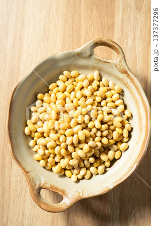 soy beans  137377296