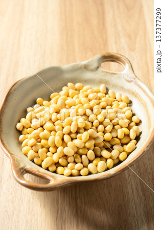 soy beans soy beans 137377299