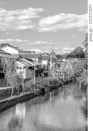 倉敷川と美観地区の蔵屋敷 倉敷美観地区観光(高砂橋からの眺め)新聞、雑誌用 倉敷川と美観地区の蔵屋敷 倉敷美観地区観光(高砂橋からの眺め)新聞、雑誌用 137377877