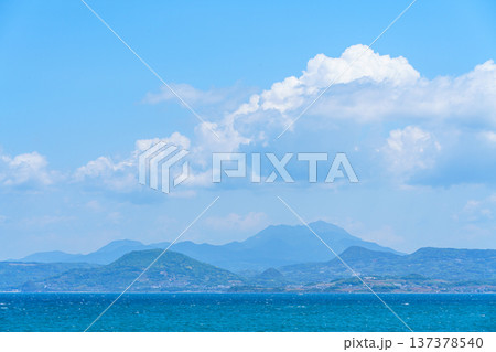 熊本天草から望む島原半島と雲仙普賢岳の風景 137378540