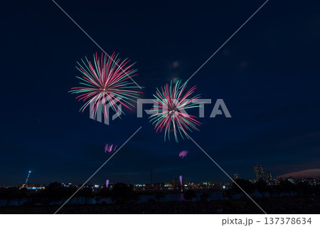 葛飾納涼花火大会　東京都 137378634