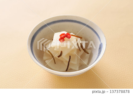 冬に食べたい!大根と塩昆布の漬け物 冬に食べたい!大根と塩昆布の漬け物 137378878
