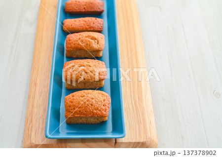 手作りのフィナンシェ 137378902