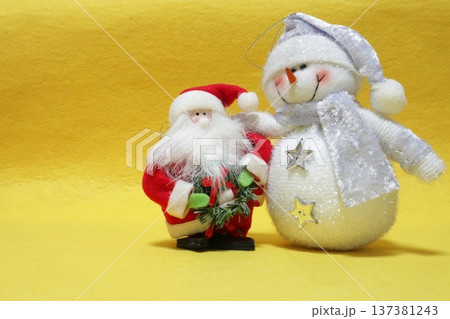 The snowman hugs Santa Claus. The snowman hugs Santa Claus. 137381243
