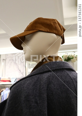 Close-up of a sleek mannequin head in a retail store. Close-up of a sleek mannequin head in a retail store. 137381281