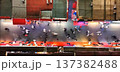 歩く人 137382488