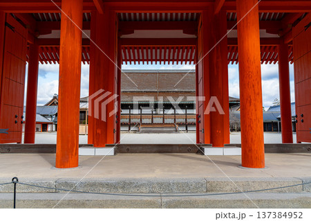 日本 京都の京都御所の中心的建物 紫宸殿 日本 京都の京都御所の中心的建物 紫宸殿 137384952
