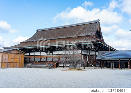 日本 京都の京都御所の中心的建物 紫宸殿 日本 京都の京都御所の中心的建物 紫宸殿 137384954