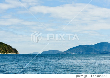 上関大橋から見える四国方向の海岸 137385848