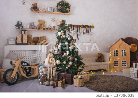 Christmas and New Year concept. Christmas tree with toys in the interior 137386039