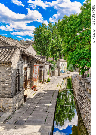 The ancient water town of Gubei near the site of the Great Wall of Simatai on a clear summer day. 137387099