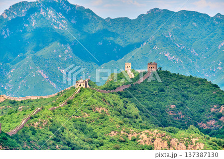 Simatai section of the Great Wall of China on a clear summer sunny day 137387130