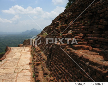 スリランカ　シーギリア・ロック 137388716