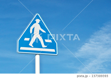 道路標識 「横断歩道あり」 道路標識 「横断歩道あり」 137389393