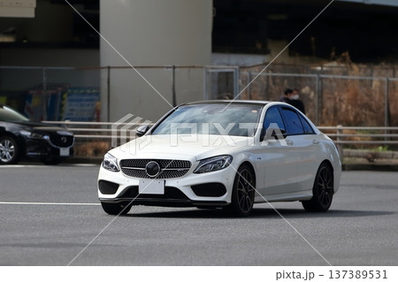 白いセダン 137389531