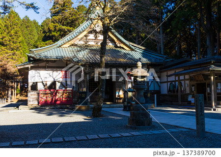 秋の山梨県身延町　紅葉の身延山久遠寺　奥之院思親閣 137389700