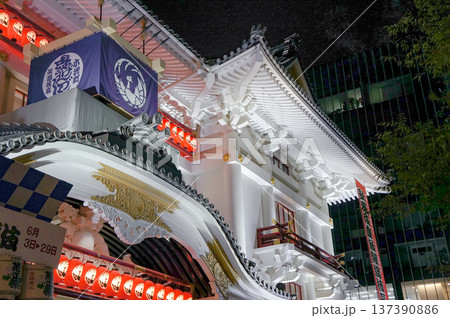 歌舞伎座の夜景と伝統美 137390886