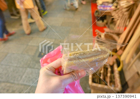 九份老街で散歩ついでに購入したおやつ 九份老街で散歩ついでに購入したおやつ 137390941