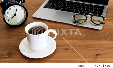 モーニングコーヒー　コーヒーブレイク 137391630