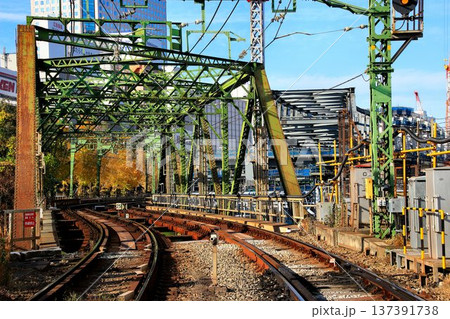 『送り出し工法』で仮設トラスが架橋する前… 新旧【八ツ山跨線々路橋】 『送り出し工法』で仮設トラスが架橋する前… 新旧【八ツ山跨線々路橋】 137391738
