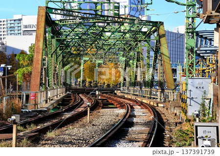 『送り出し工法』で仮設トラスが架橋する前… 新旧【八ツ山跨線々路橋】 『送り出し工法』で仮設トラスが架橋する前… 新旧【八ツ山跨線々路橋】 137391739