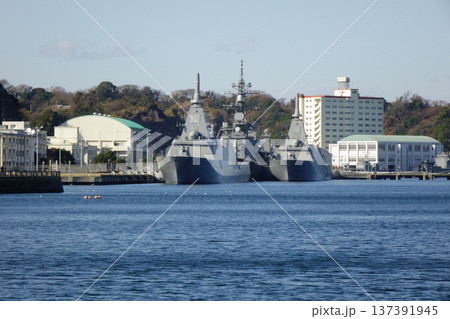 2024年12月31日、神奈川県横須賀市横須賀港、軍港観光船の発着地点 2024年12月31日、神奈川県横須賀市横須賀港、軍港観光船の発着地点 137391945