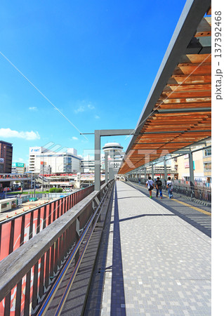 愛知県豊田市、名鉄豊田市駅に停車する電車の風景 137392468