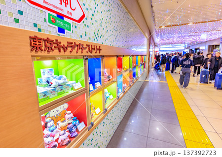 東京　千代田区　丸の内　東京駅一番街（東京キャラクターストリート） 137392723