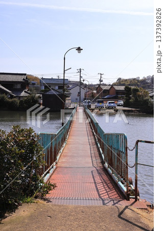 新堀川緑地のドラム缶橋 新堀川緑地のドラム缶橋 137392826