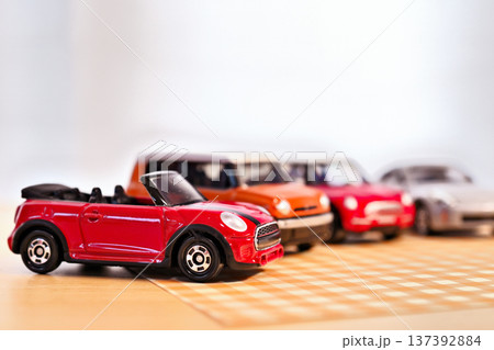 人気車のミニカー 137392884