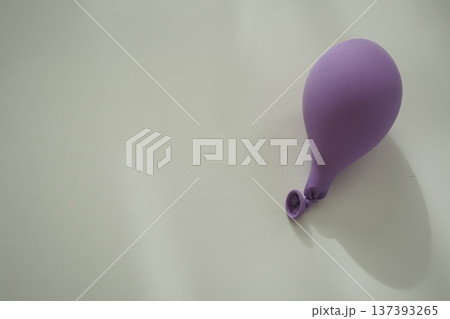 萎んだ風船（1個） 137393265