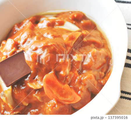 カレーに加えると栄養価 おいしさ共にアップする高カカオチョコレート カレーに加えると栄養価 おいしさ共にアップする高カカオチョコレート 137395016