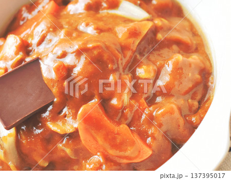 カレーに加えると栄養価 おいしさ共にアップする高カカオチョコレート カレーに加えると栄養価 おいしさ共にアップする高カカオチョコレート 137395017