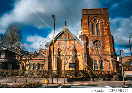 日本　京都の京都御所の正面にある教会 137396193