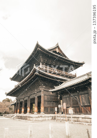日本 京都の南禅寺と雪 日本 京都の南禅寺と雪 137396195