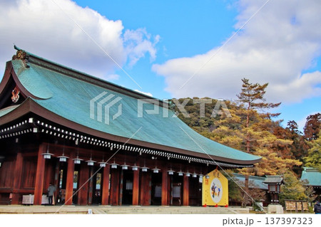 橿原神宮 外拝殿の美しい斜め構図（奈良・神社建築） 137397323