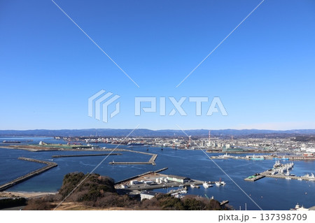 三崎公園・マリンタワーの展望台から見下ろす小名浜港（福島県いわき市） 137398709