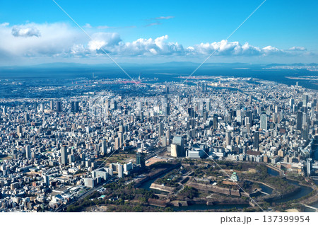 大阪上空から見た大阪市内 大阪上空から見た大阪市内 137399954