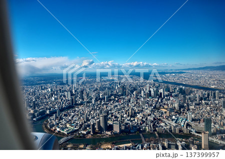 大阪上空から見た大阪市内 137399957