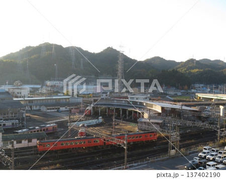 鉄路のある風景 後藤総合車両場 西日本旅客鉄道 鉄路のある風景 後藤総合車両場 西日本旅客鉄道 137402190