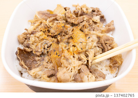 おいしい牛丼弁当 137402765